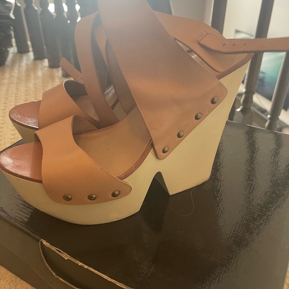 BC BG WEDGE Sandals ! - Picture 6 of 6